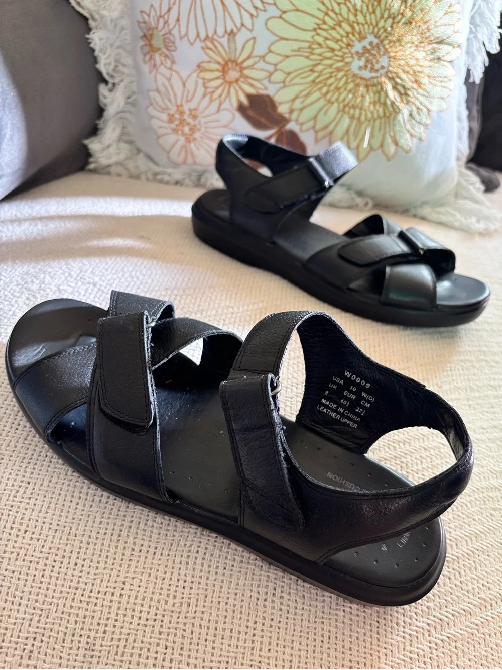Propét Comfort Walking Shoe Sandals Black Adjustable Cross Strap Size 10